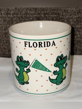 Vintage University of Florida Gators Coffee Cup Mug Green White Hearts Collect